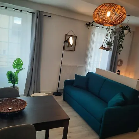 Apartment Pour 1 A 9 Personnes - La Gerbe De Ble - Terrasse Laval (Mayenne)